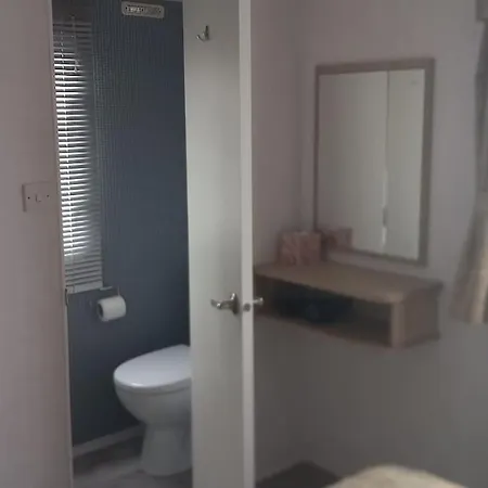 Sea Breeze, Modern, Cosy Holiday home